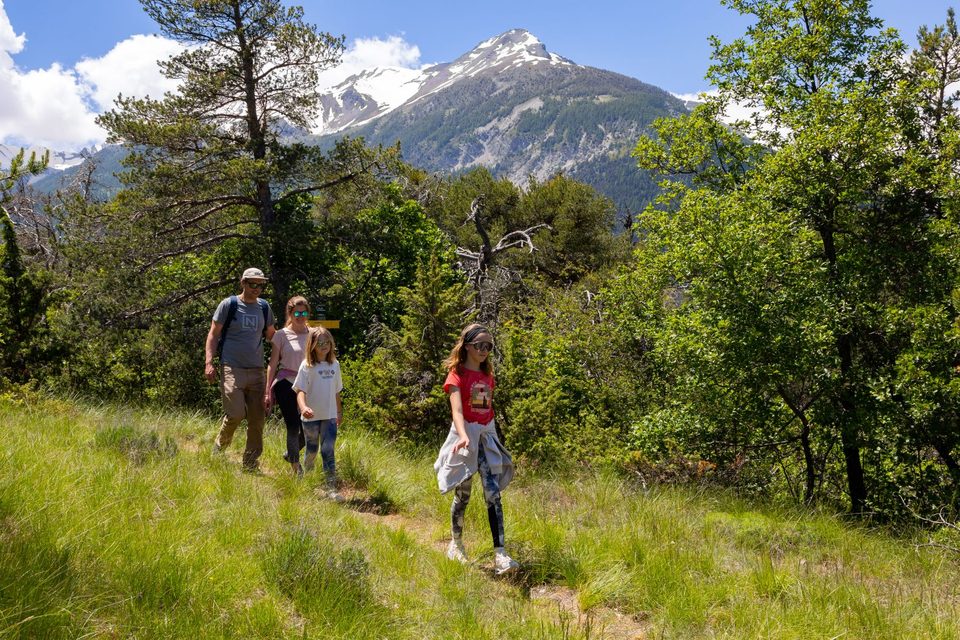 Descente du belvédère de Roche Rousse
