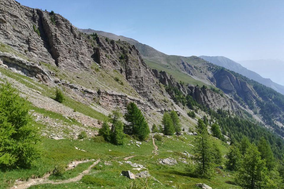 Sentier qui monte au Lac de l'Hivernet