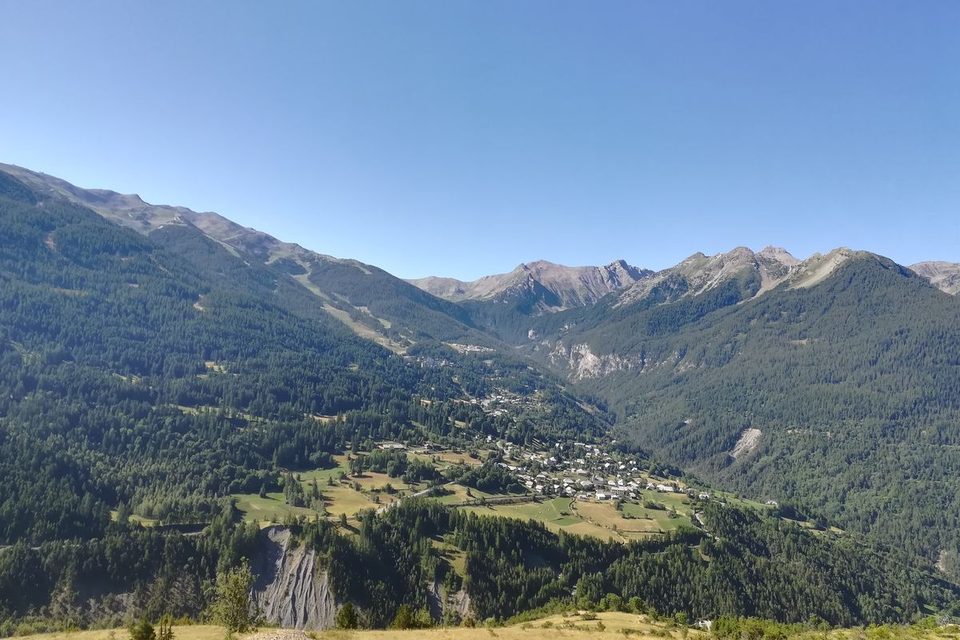 La station des Orres vue depuis le Haut Forest