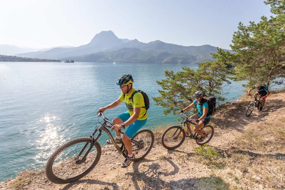 Tour du lac de Serre-Ponçon à VTT en 5 jours