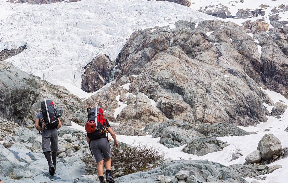 Marche d'approche sous le refuge du Glacier Blanc