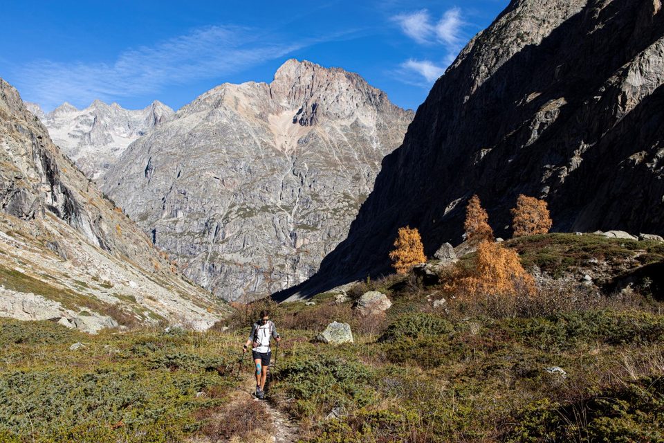 Vallon des Étages à l'automne et cirque du Soreiller en fond