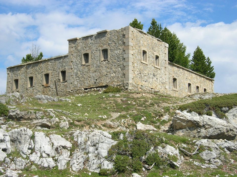 Ancien fort de la Lausette depuis Terre Rouge