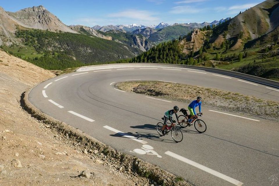 Dernière épingle de la montée du col de l'Izoard côté Cervières
