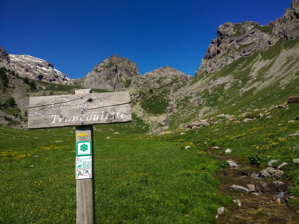 Signalétique "Col de la Trancoulette" au niveau du lac des Partias