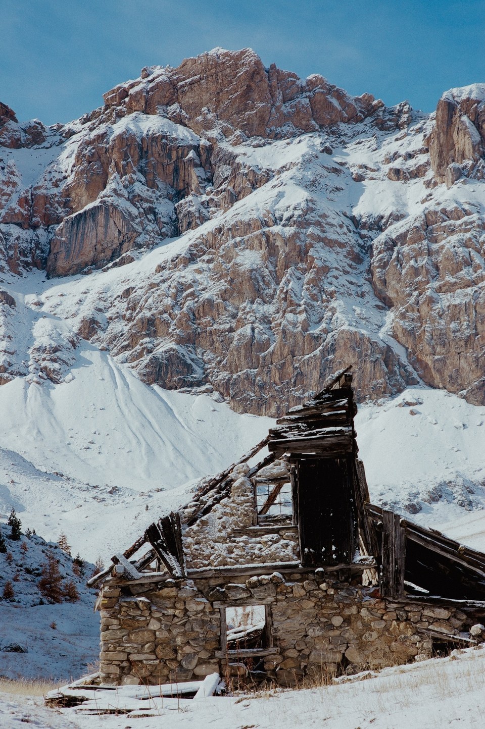 Ruine parmi les chalets d'Izoard
