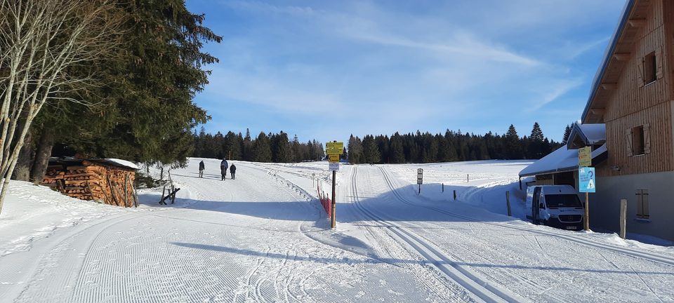 Départ des pistes - itinéraire raquettes - pietons Granges Raguin
