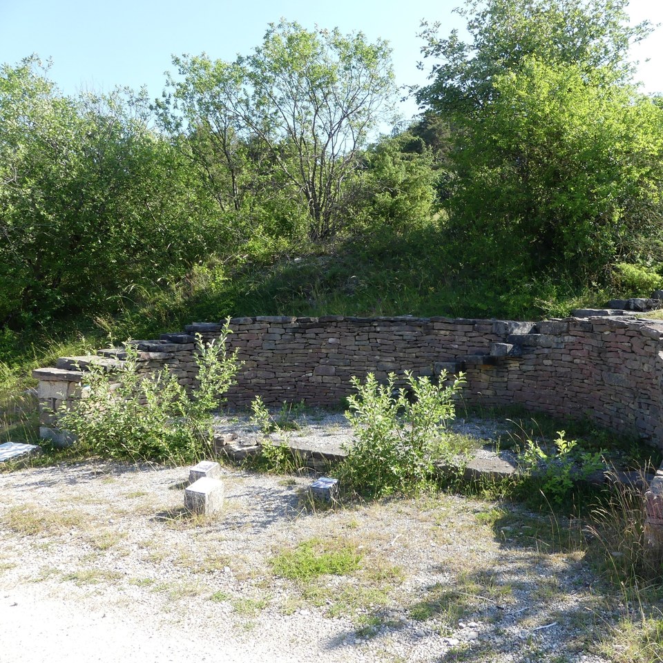 Ruines sur la butte de Taloison