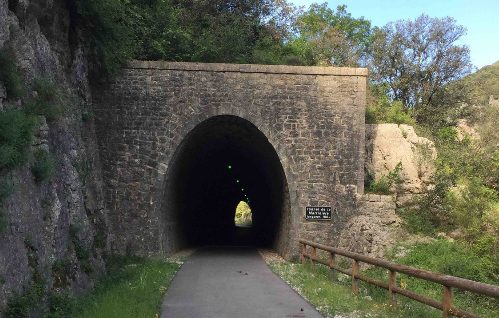 Tunnel éclairé