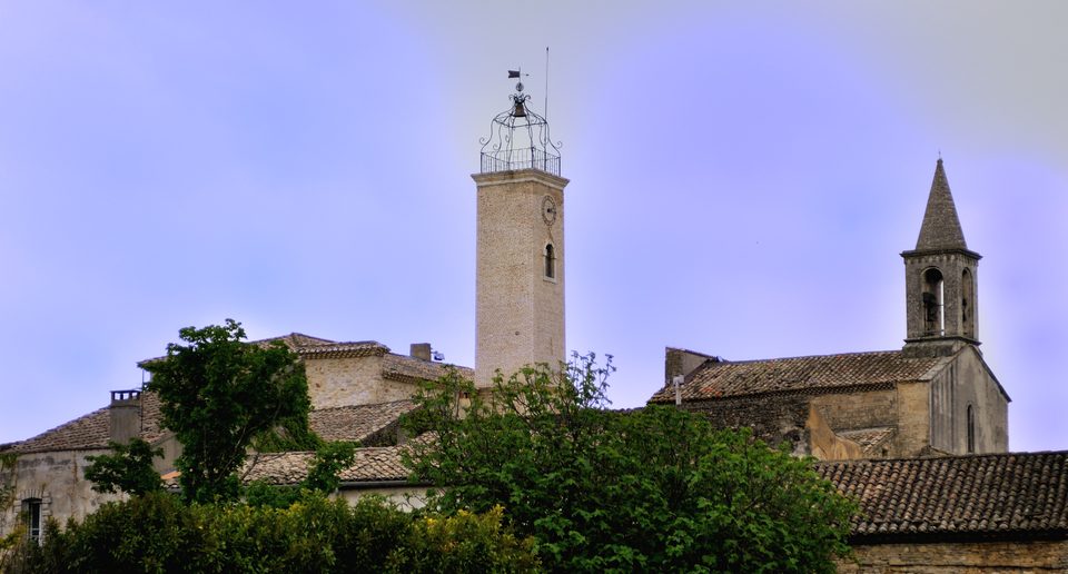 Sentier entre village et vignobles
