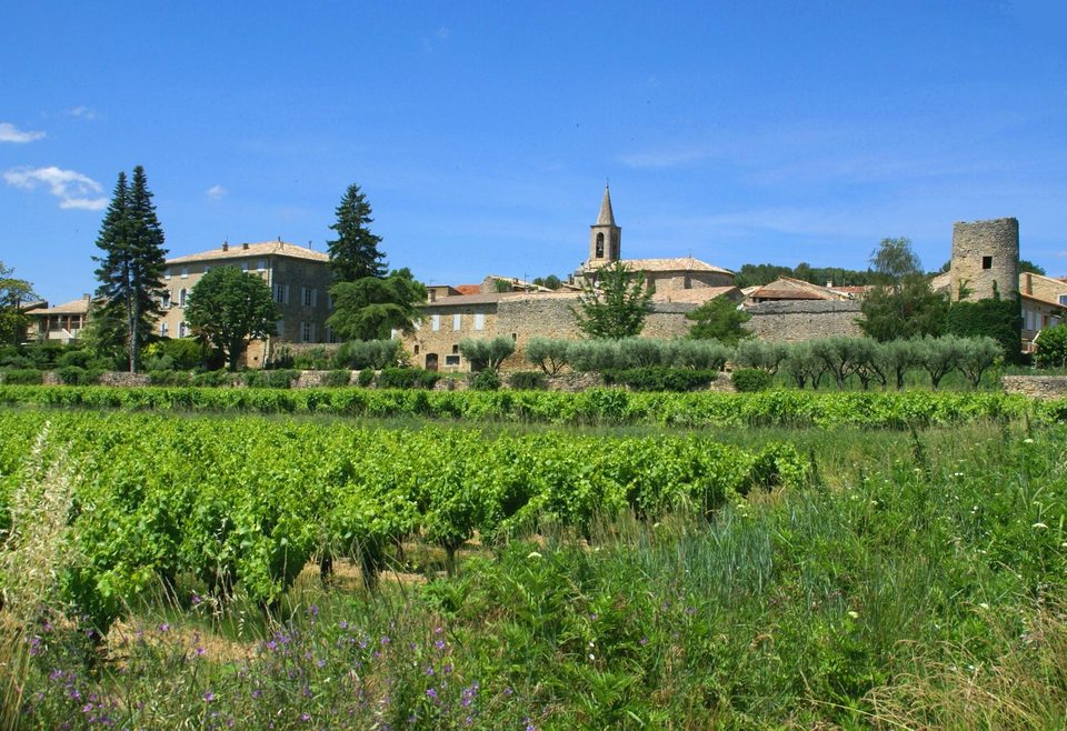 Vue sur le village de St Michel d'Euzet
