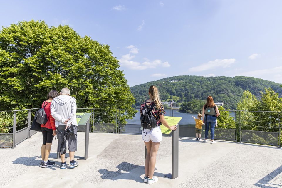 Panneaux d'interprétation sur l'histoire de cette vallée ennoyée