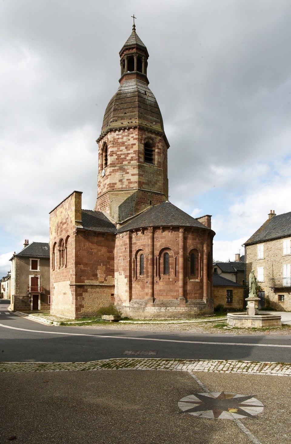 église de St Saturnin de Lenne