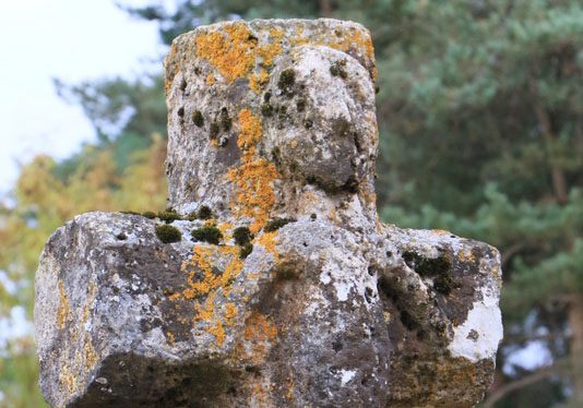 Croix ouvragée