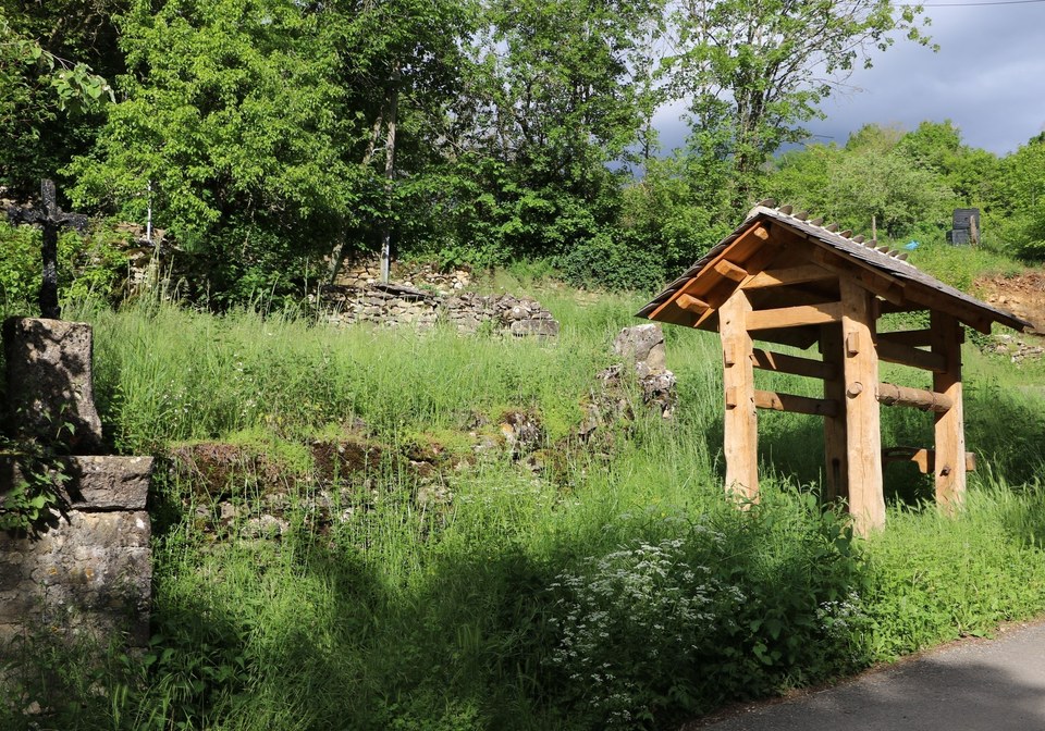 Croix en fer et ferradou au Villard