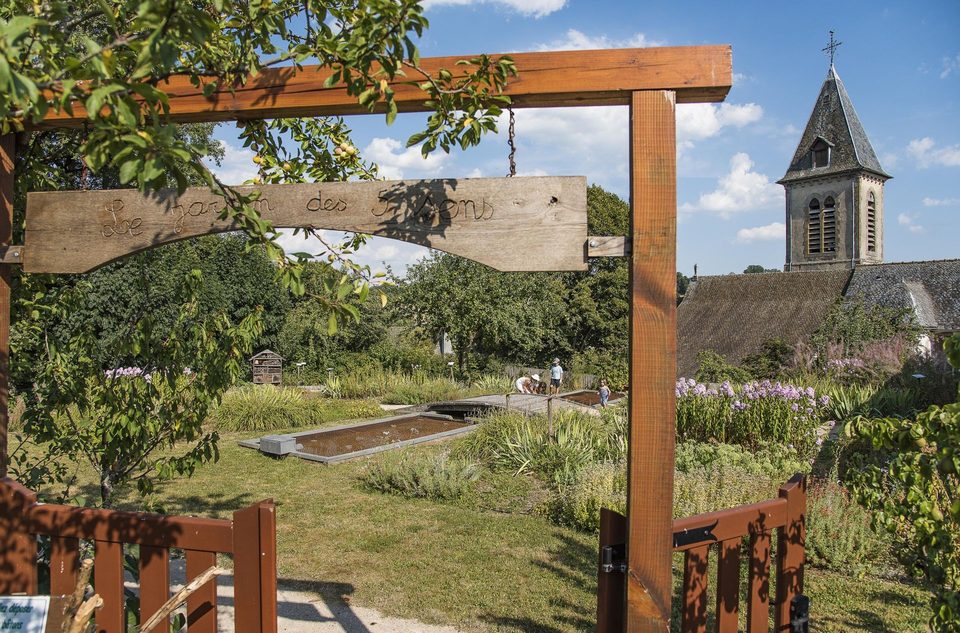 Taussac, le jardin des 5 sens et l'Eglise