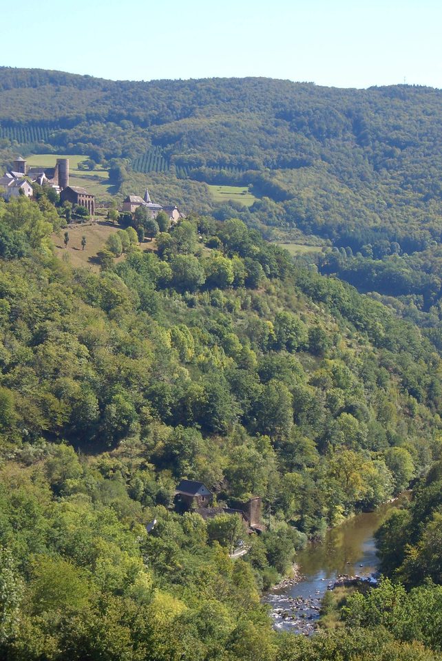 Vue sur le village de Pomayrols
