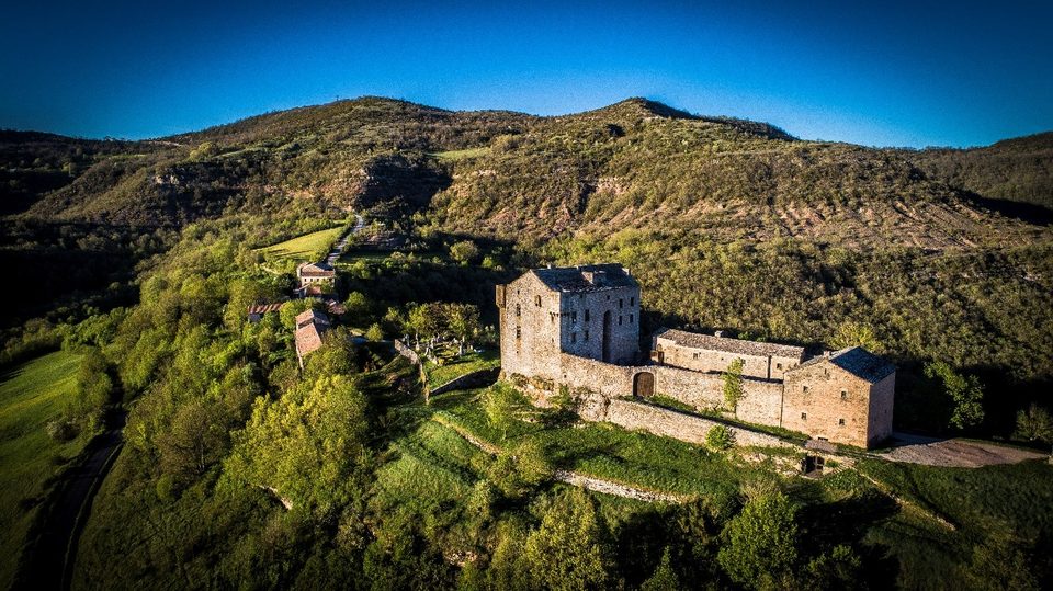 Du Château de Montaigut à Saint-Jean d'Alcas