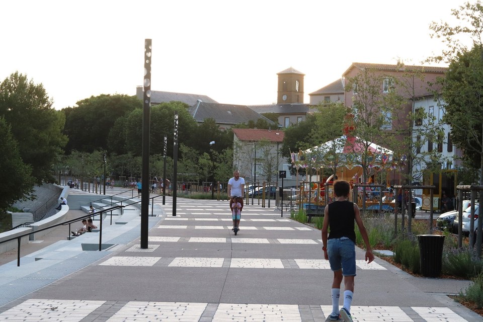 Promenade sur les Quais Sully Challiez