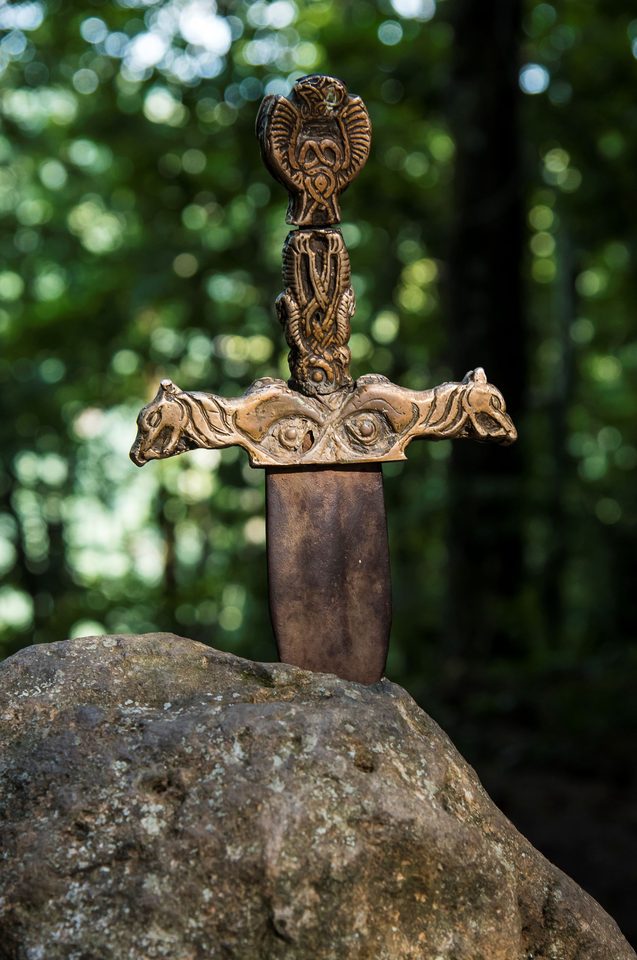 Qui arrivera à déloger l'épée des bois de Murols