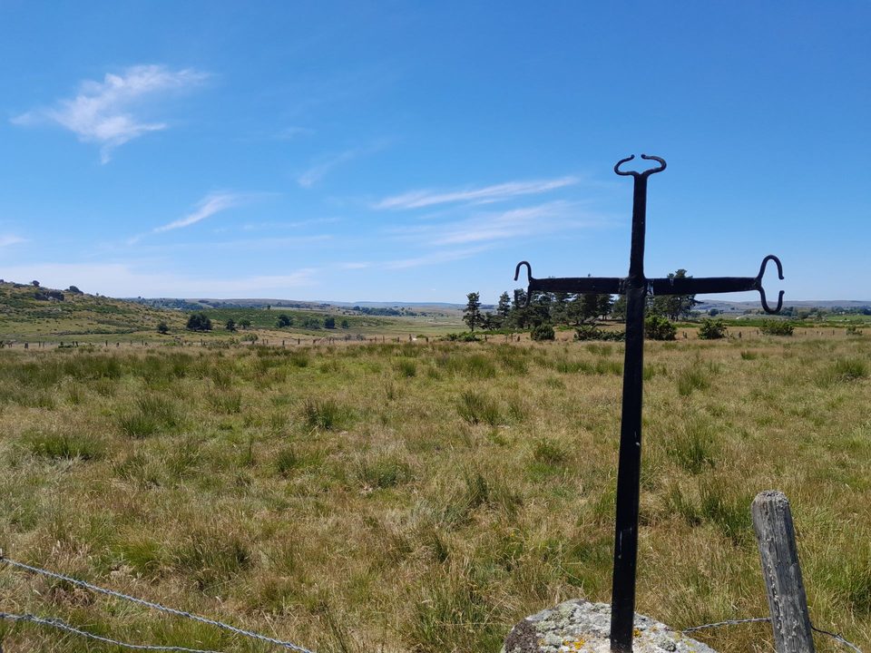 Prinsuéjols, autour du calvaire du Roc de la Guse