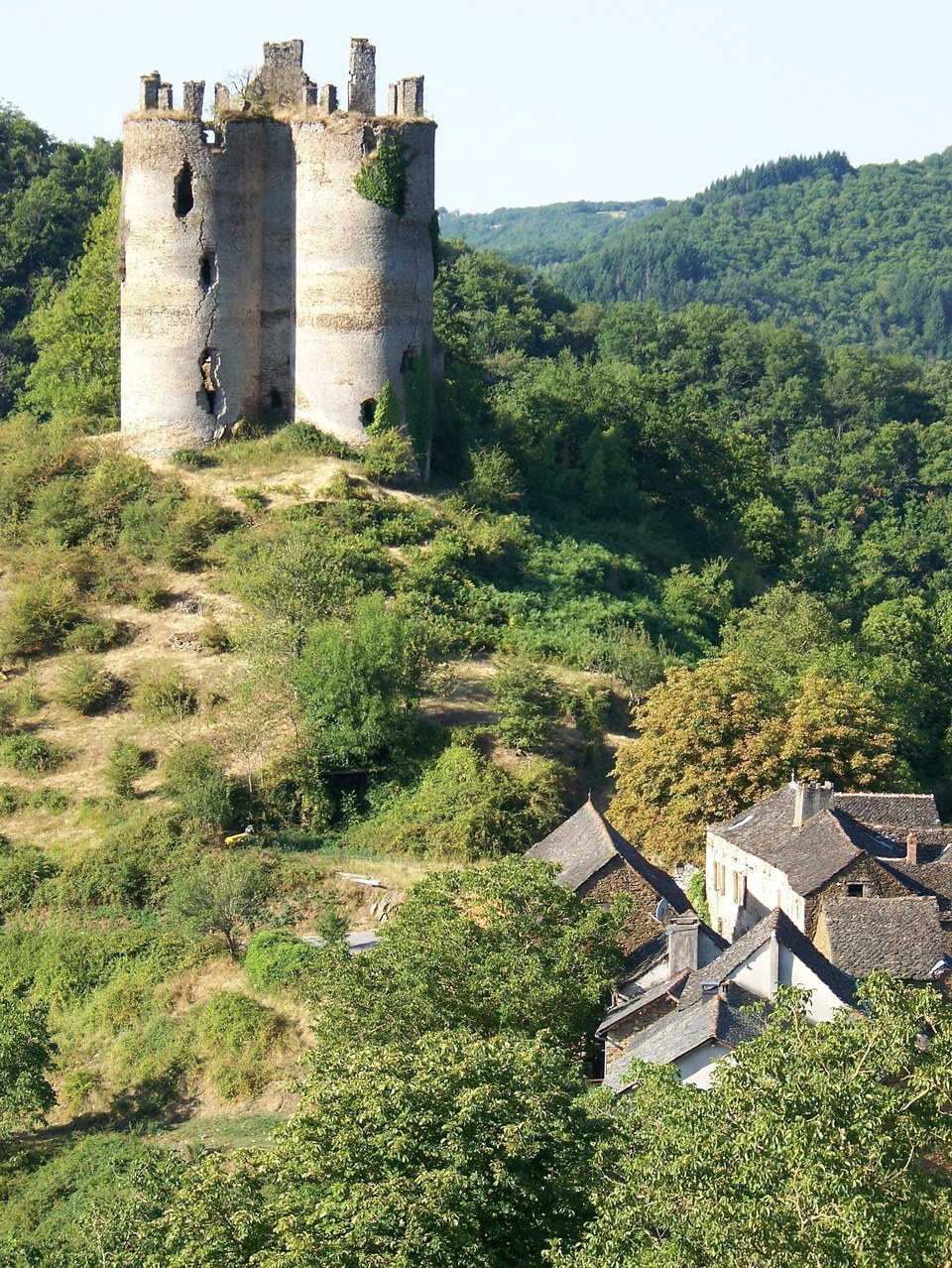 Autour du Château de Roumégous