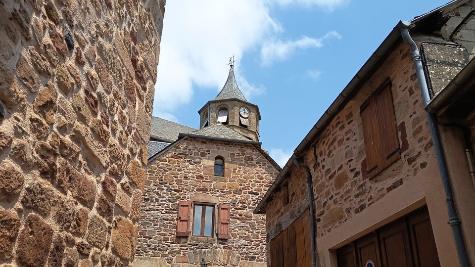 Le centre du village de Lassouts et l'église St-Jacques