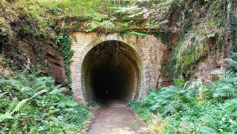 Un tunnel de l'ancienne voie ferrée