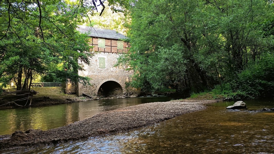 La comtale : entre pierre et rivière