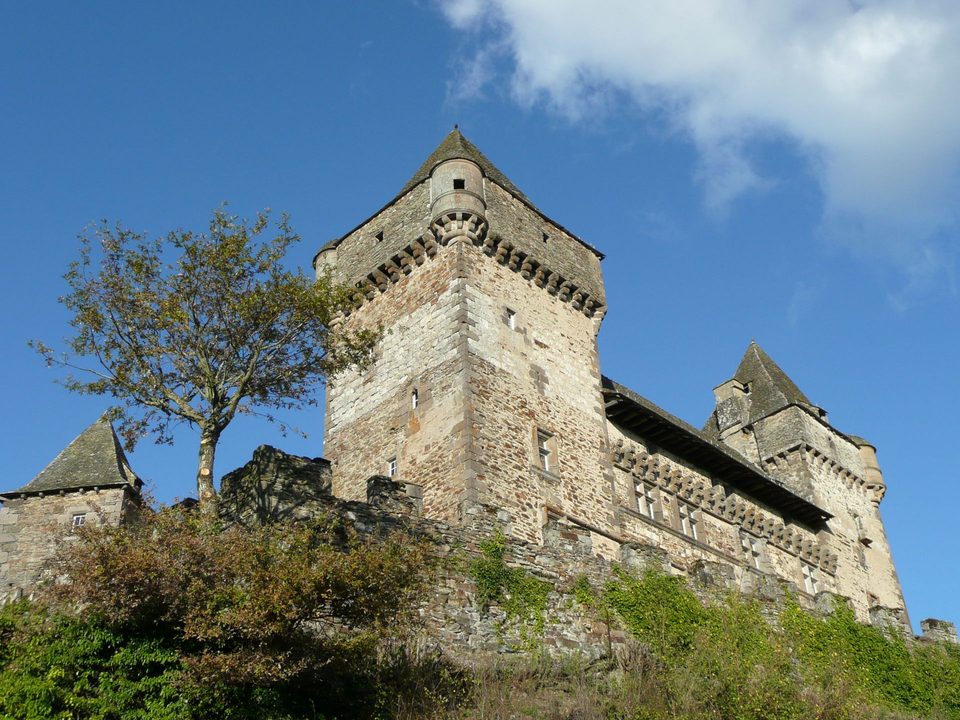 Vue sur le château depuis la randonnée