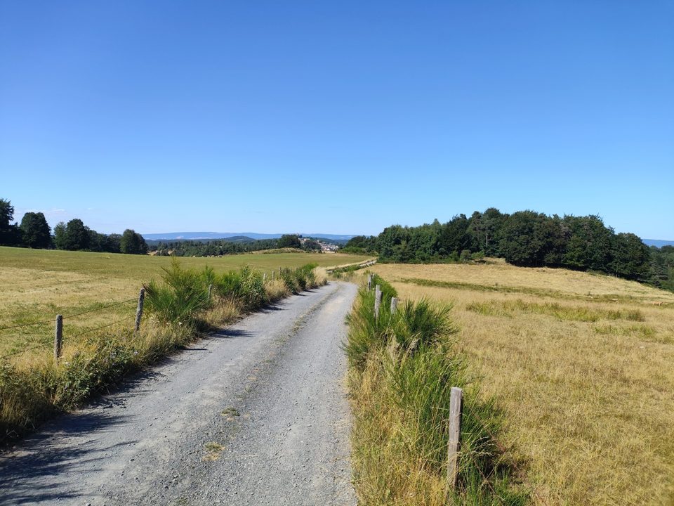 Piste gravel sur l'Aubrac