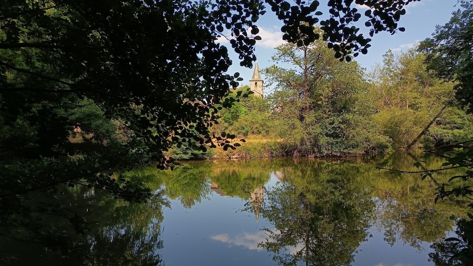 Les berges de l'Aveyron à La Loubière