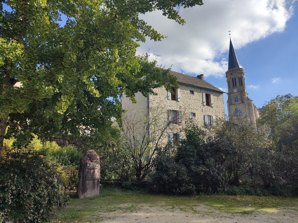 dans le village de Saint-Salvadou
