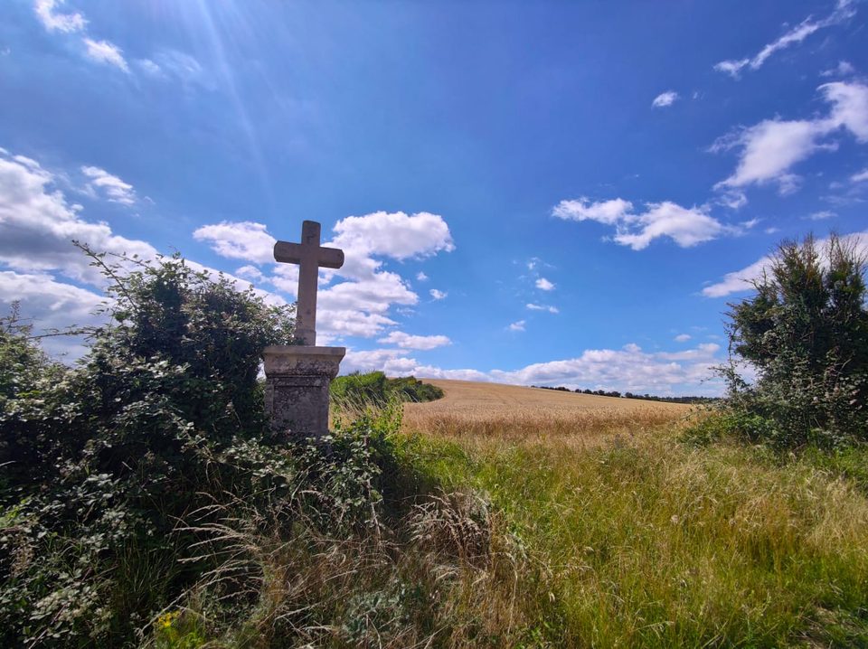 Croix sur plateau de Mascourbe