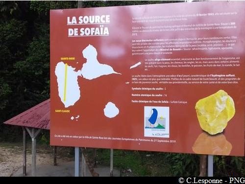 Nouveau panneau à côté des douches
