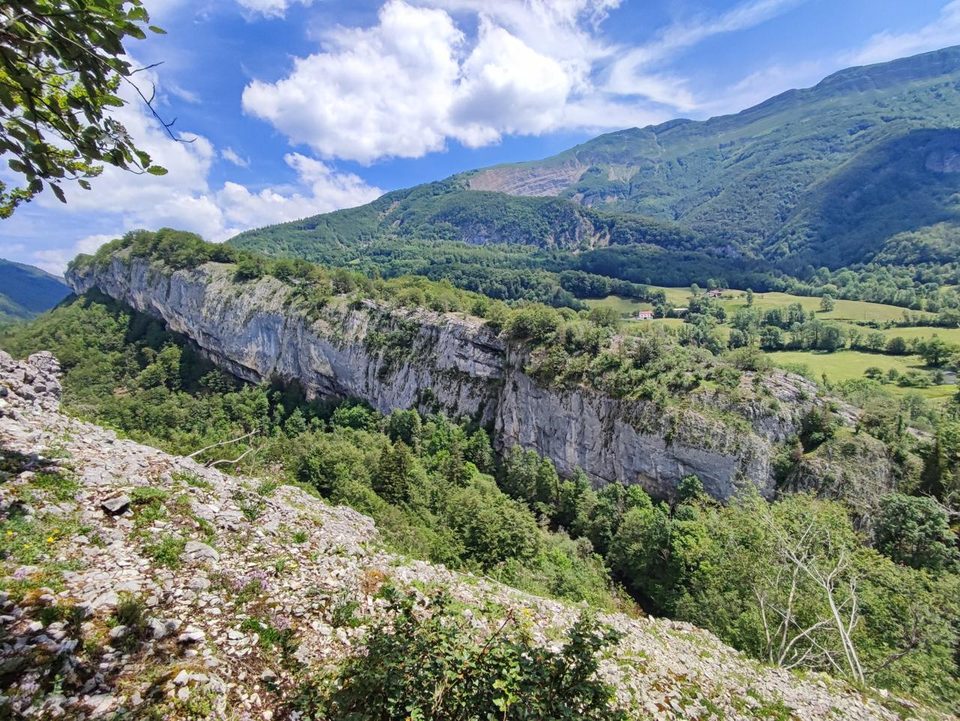 Vue sur le Rocher des Hirondelles