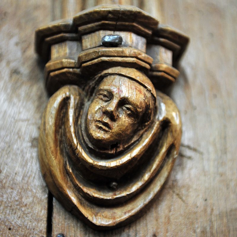 Sculpture sur stalles dans l'abbaye de la Chaise-Dieu