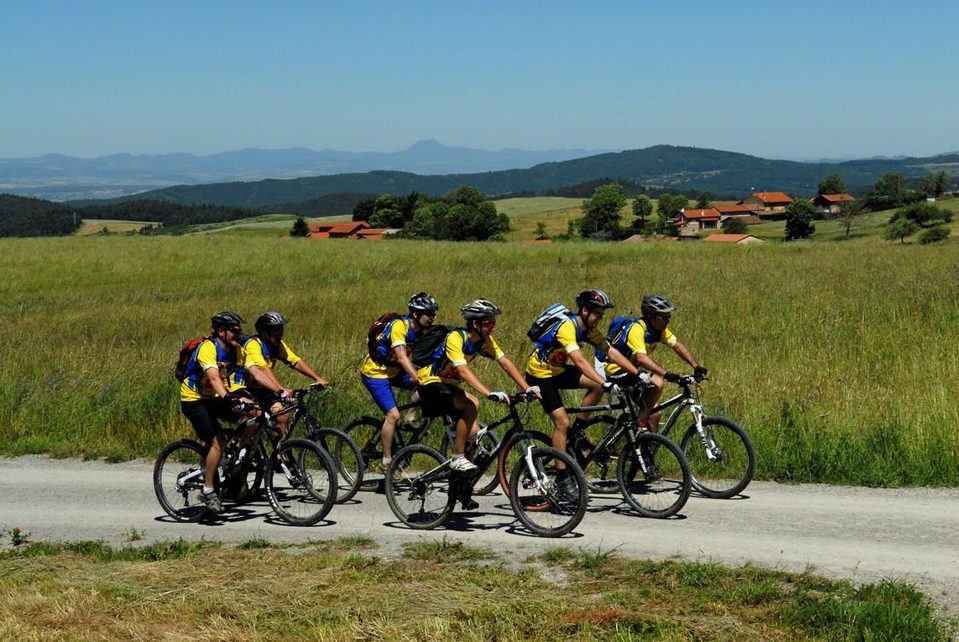 En groupe en VTT