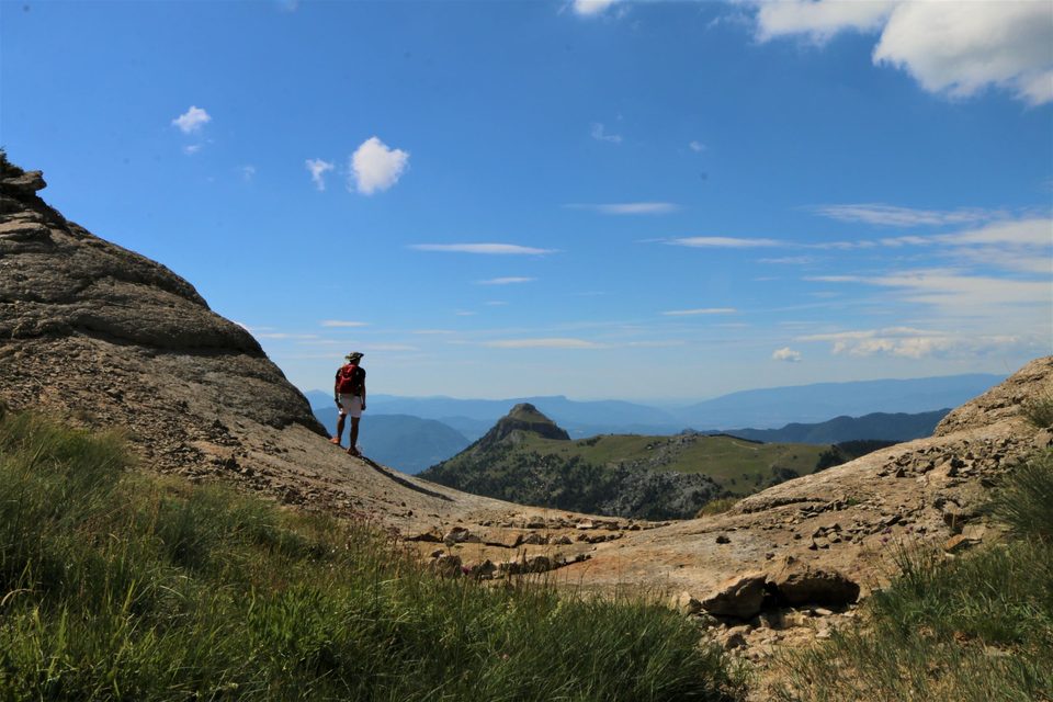 La corniche de Céüse depuis Châtillon le désert