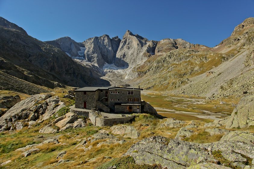 Le refuge des Oulettes, au pied du Vignemale