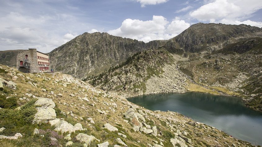 Refuge de la Glère et lac Det Mail