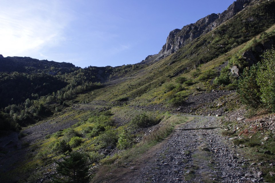 La piste d'accès au refuge de la Glère