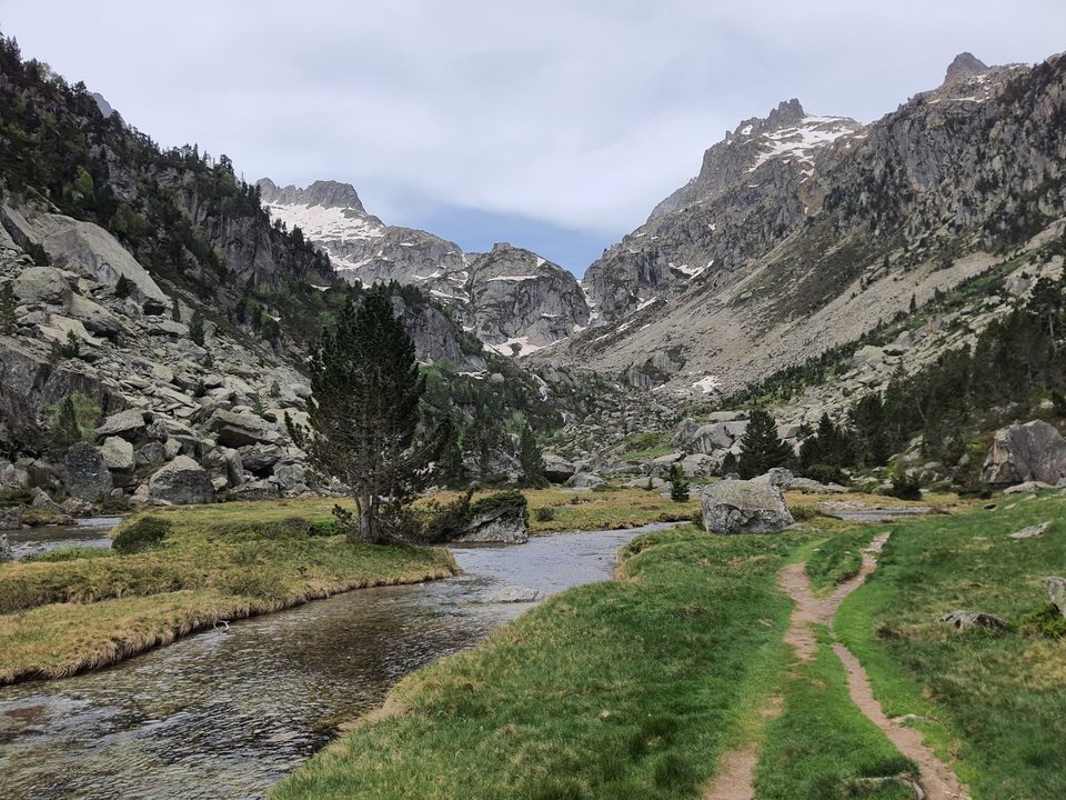 Le refuge du Larribet et les lacs de Batcrabère
