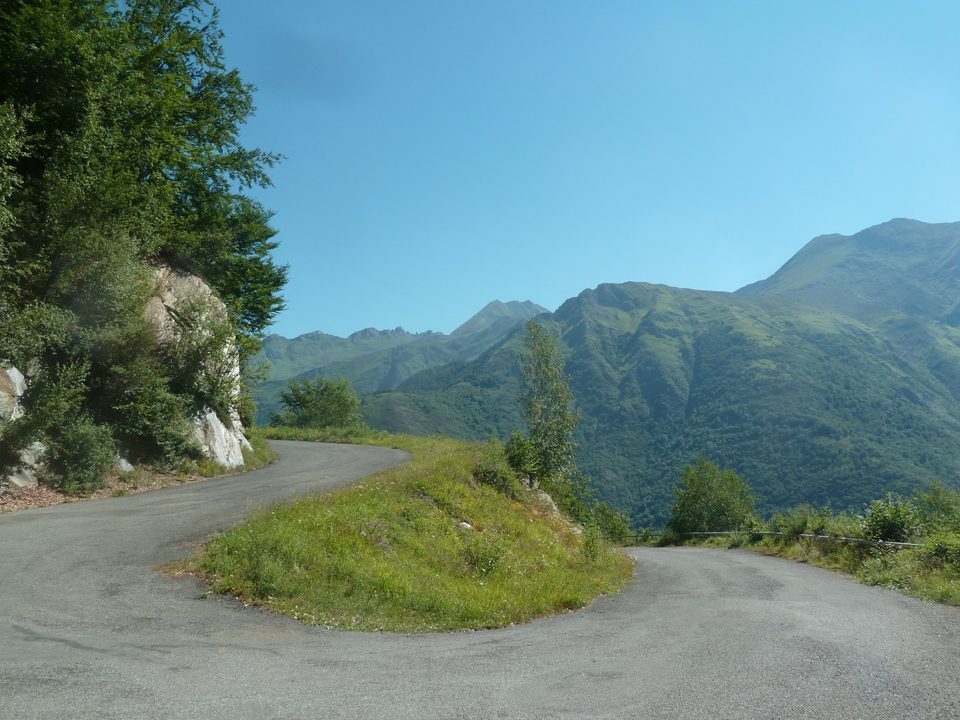 Agréable ascension sur la petite route peu circulée