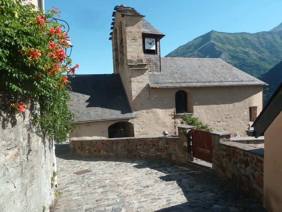 Entrée dans le village de Viscos