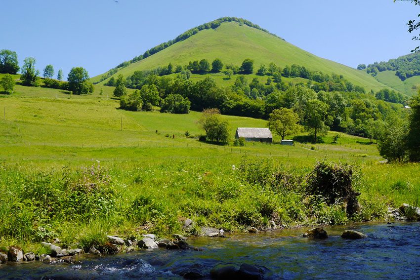Grange à Gazost au bord du Néez