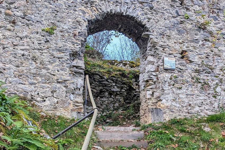 Porte du Château de Montoussé