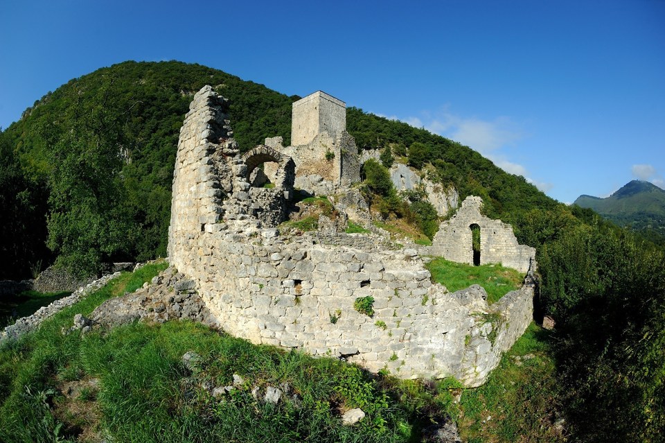 De la Maison des sources au Château de Bramevaque