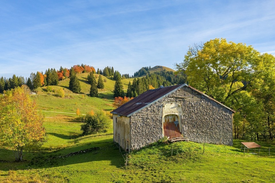 Ferme dans les Hautes Combes vers la borne au lion