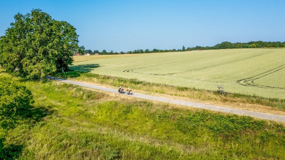 Cyclistes dans la Plaine Jurassienne